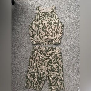 Old Navy Active Leaf Print Set